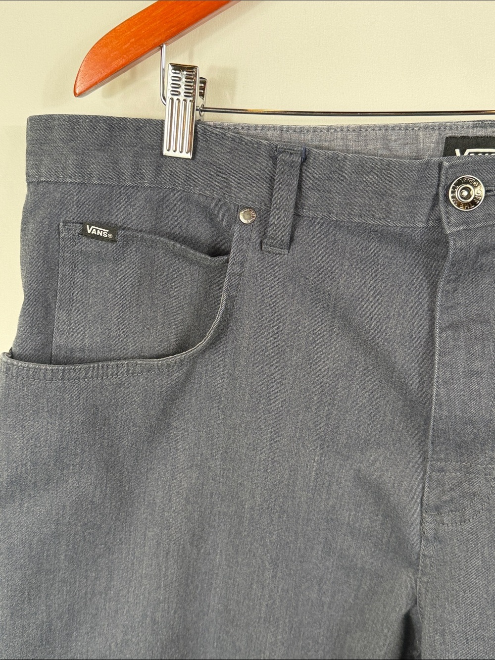 Vans Men's Charcoal Flat-Front Shorts. Size 38 Waist. Inseam 10 inches - Picture 3 of 8
